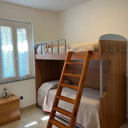 A B House 6 Rustic In * Casto